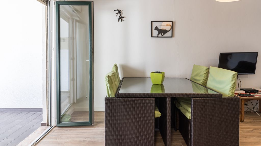 Green Oasis Villa w/Parking by beach by LovelyStay
