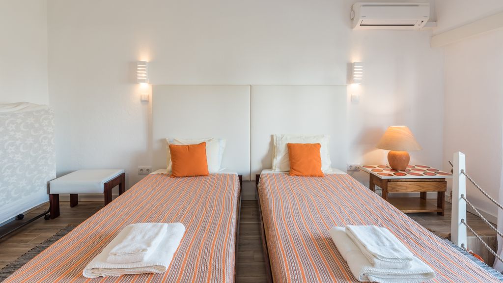 Green Oasis Villa w/Parking by beach by LovelyStay