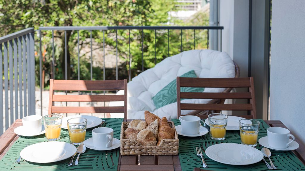 Santos Apartment w/Parking & Balcony by LovelyStay