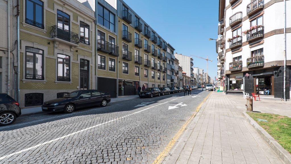 Santos Apartment w/Parking & Balcony by LovelyStay