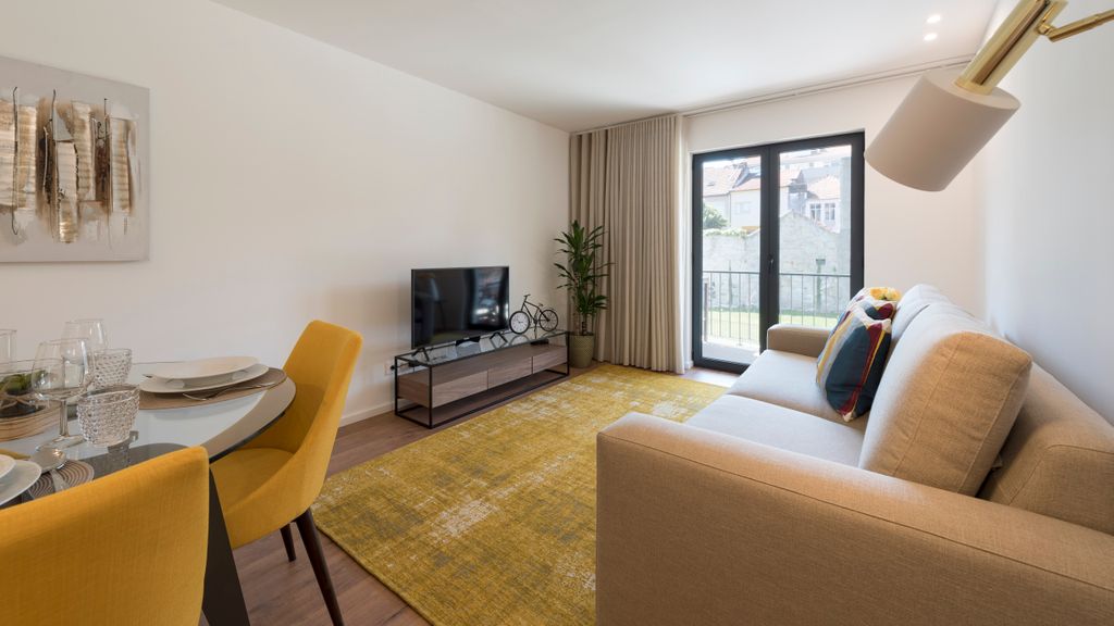 Santos Apartment w/Parking & Balcony by LovelyStay