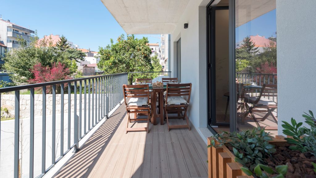 Santos Apartment w/Parking & Balcony by LovelyStay