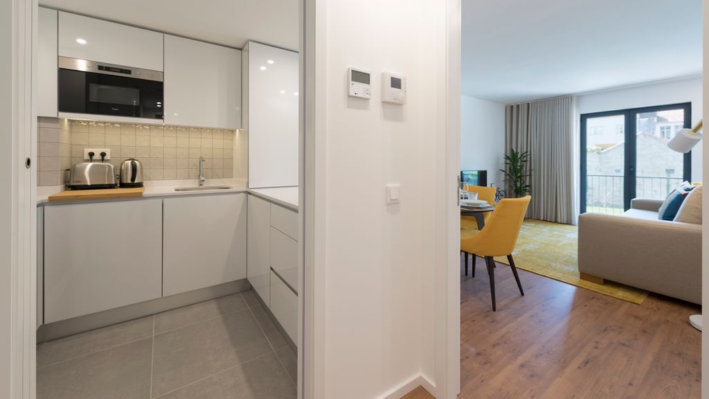 Santos Apartment w/Parking & Balcony by LovelyStay
