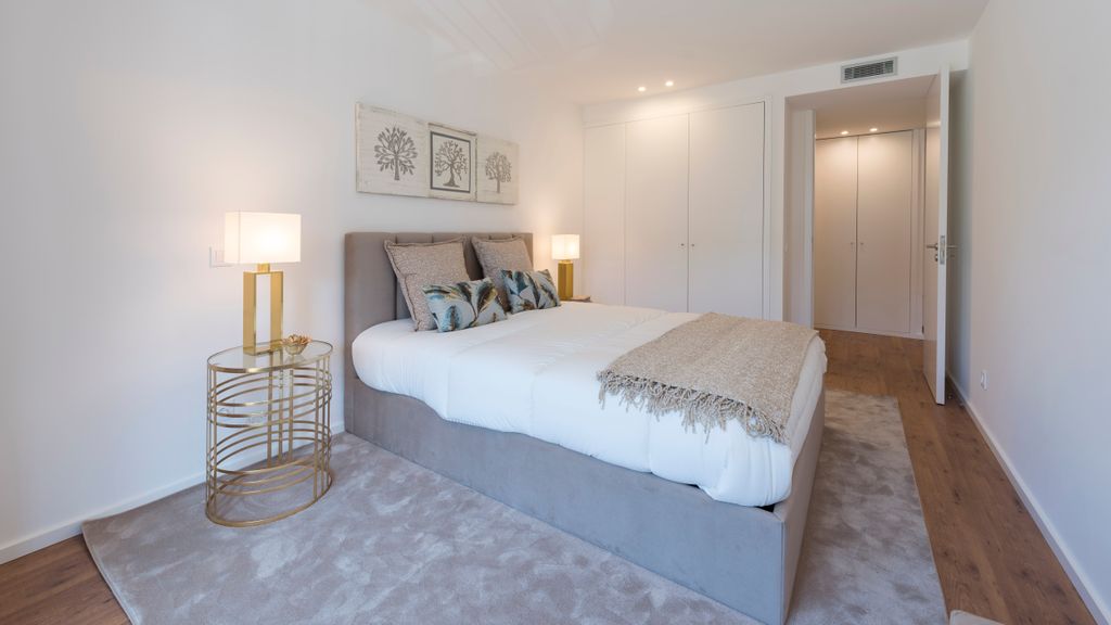 Santos Apartment w/Parking & Balcony by LovelyStay