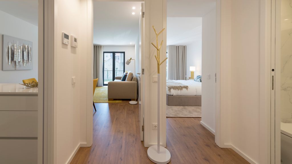 Santos Apartment w/Parking & Balcony by LovelyStay