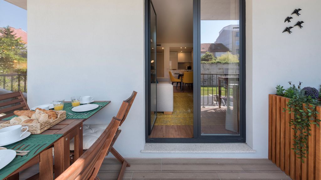 Santos Apartment w/Parking & Balcony by LovelyStay