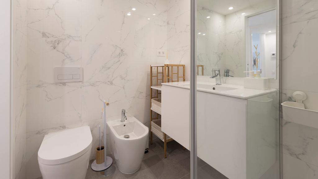 Santos Apartment w/Parking & Balcony by LovelyStay