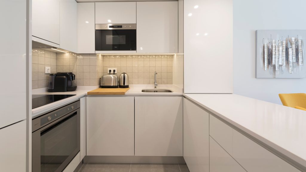 Santos Apartment w/Parking & Balcony by LovelyStay
