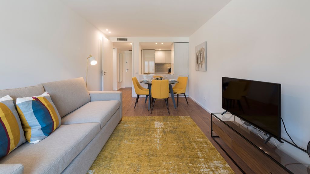 Santos Apartment w/Parking & Balcony by LovelyStay