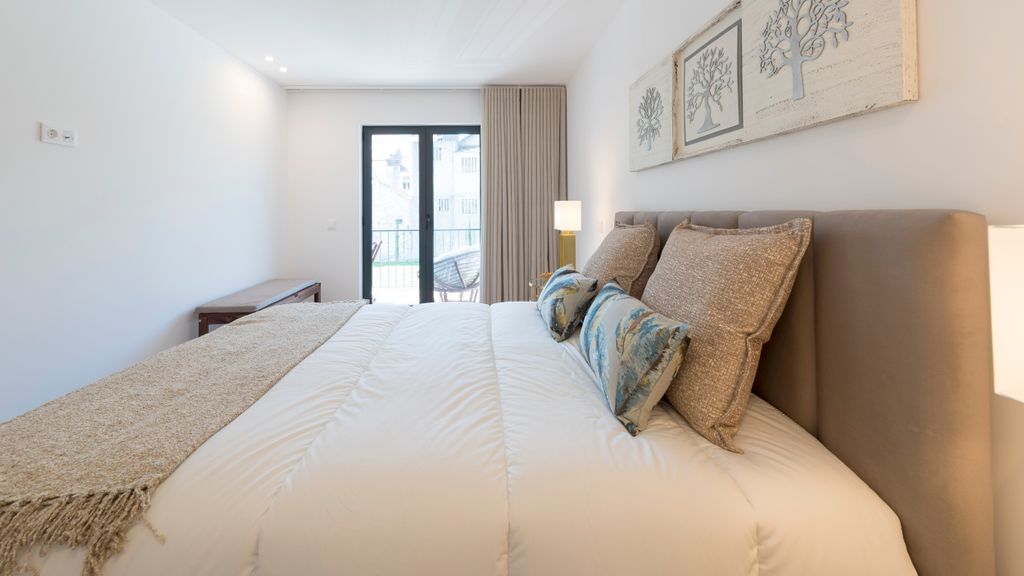 Santos Apartment w/Parking & Balcony by LovelyStay