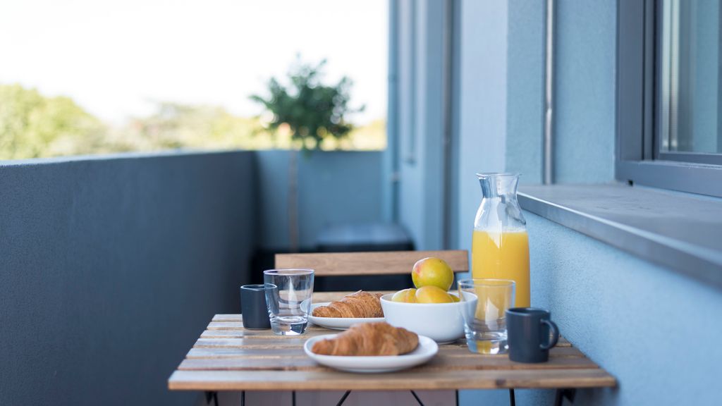 Gorgeous Modern Flat w/ Balcony by LovelyStay