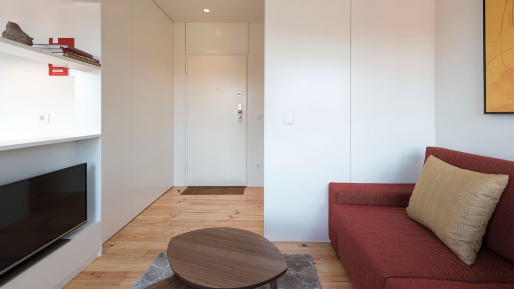 Gorgeous Modern Flat w/ Balcony by LovelyStay