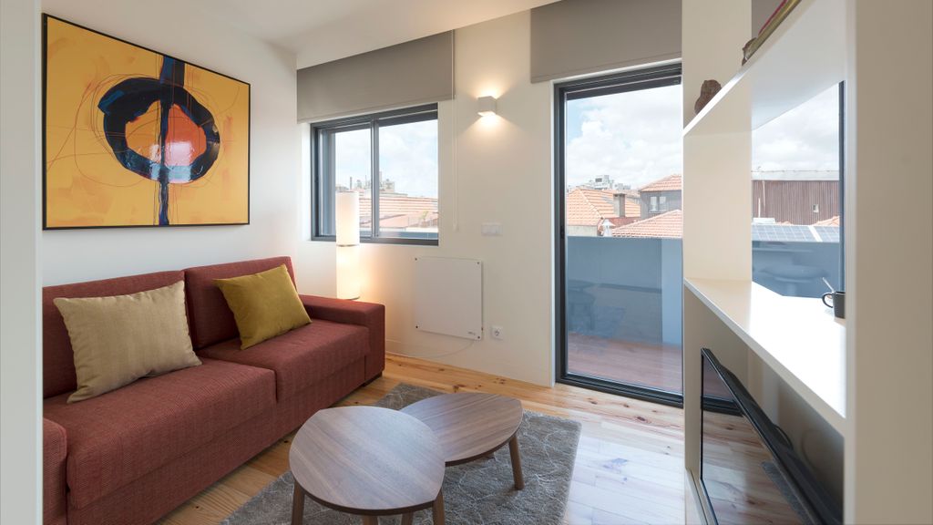 Gorgeous Modern Flat w/ Balcony by LovelyStay