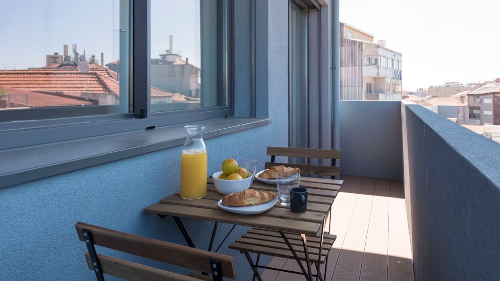 Gorgeous Modern Flat w/ Balcony by LovelyStay