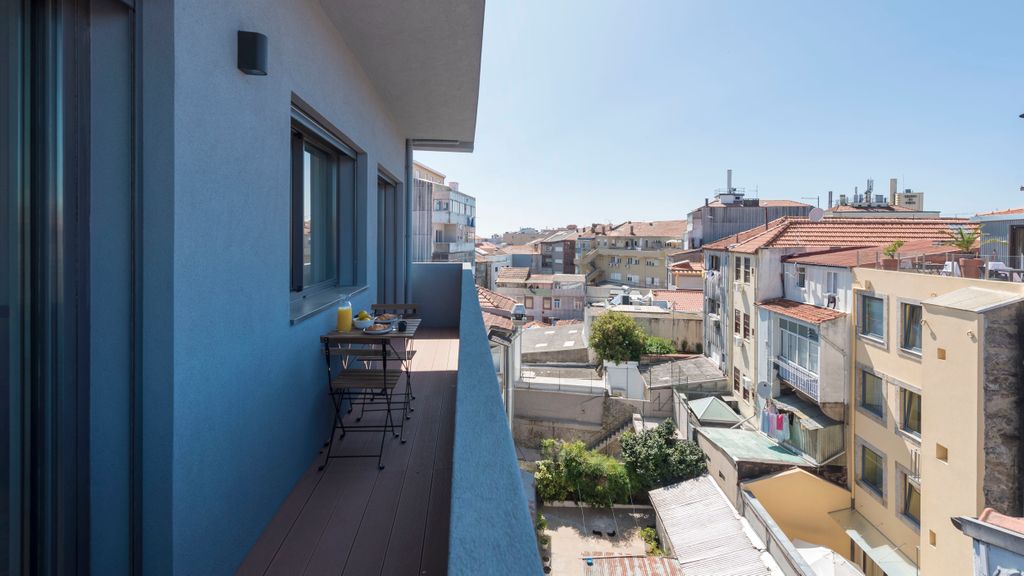 Gorgeous Modern Flat w/ Balcony by LovelyStay