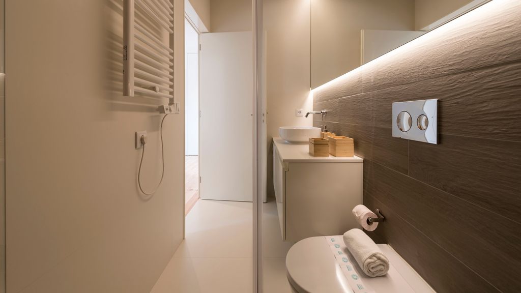 Gorgeous Modern Flat w/ Balcony by LovelyStay