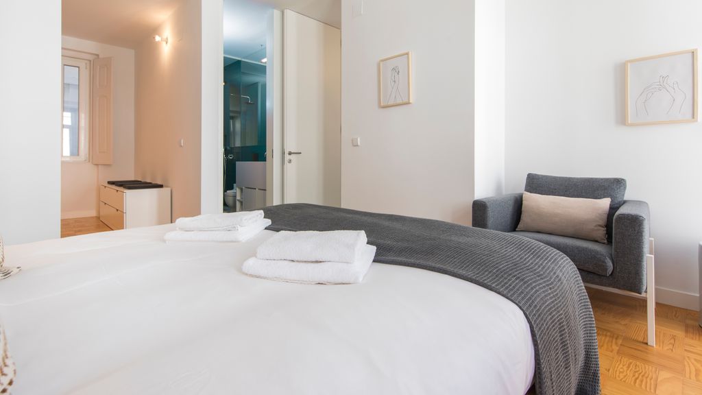 Wide & Bright 4 Families by LovelyStay