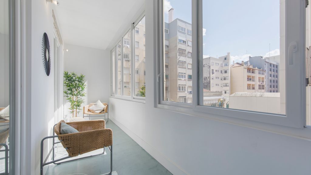 Wide & Bright 4 Families by LovelyStay