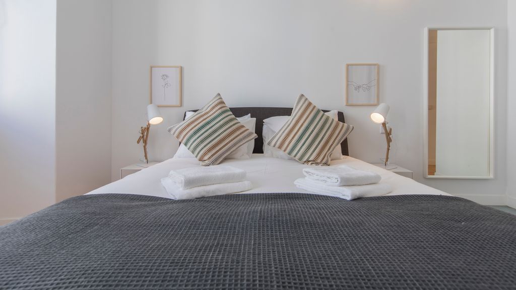 Wide & Bright 4 Families by LovelyStay