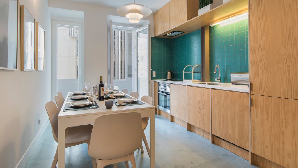 Wide & Bright 4 Families by LovelyStay