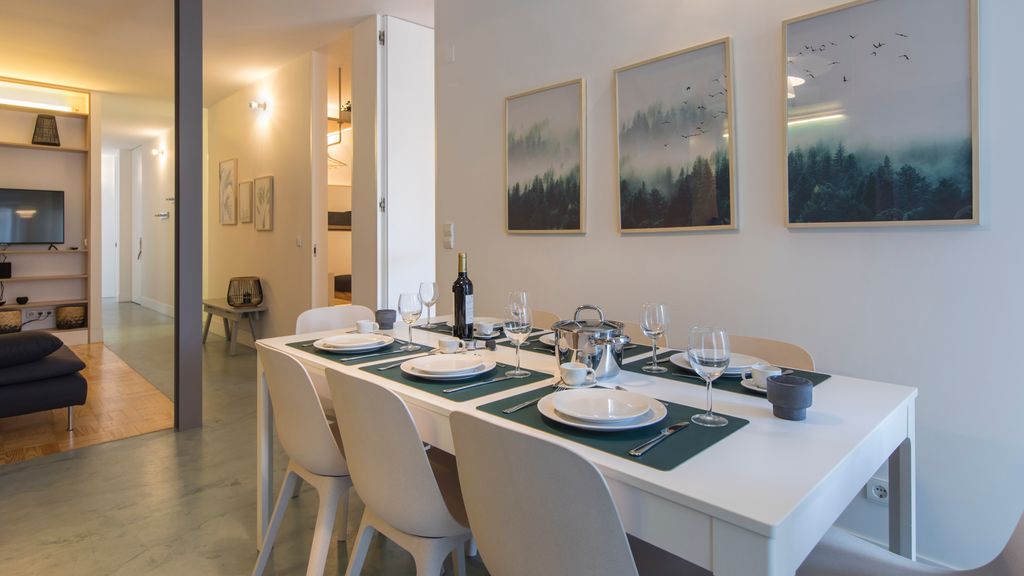 Wide & Bright 4 Families by LovelyStay