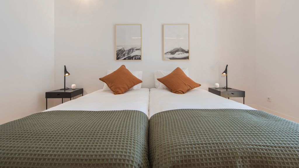 Wide & Bright 4 Families by LovelyStay