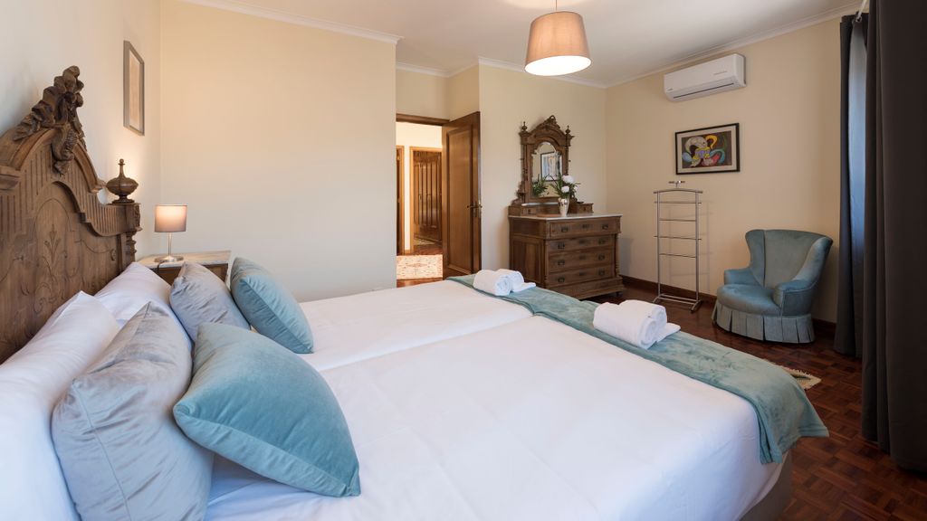 Heritage Collection House w/ 4BR by LovelyStay