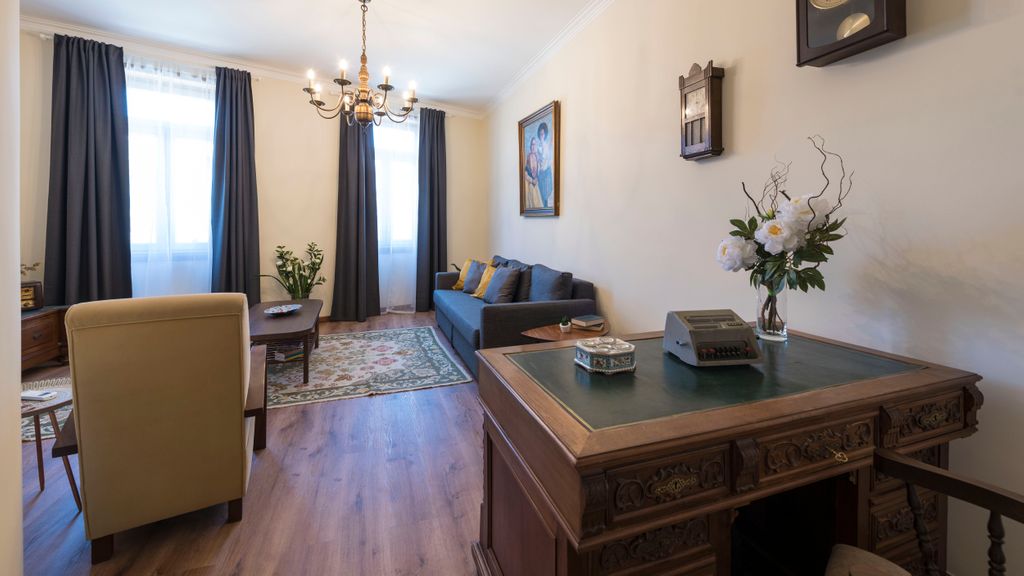Heritage Collection House w/ 4BR by LovelyStay