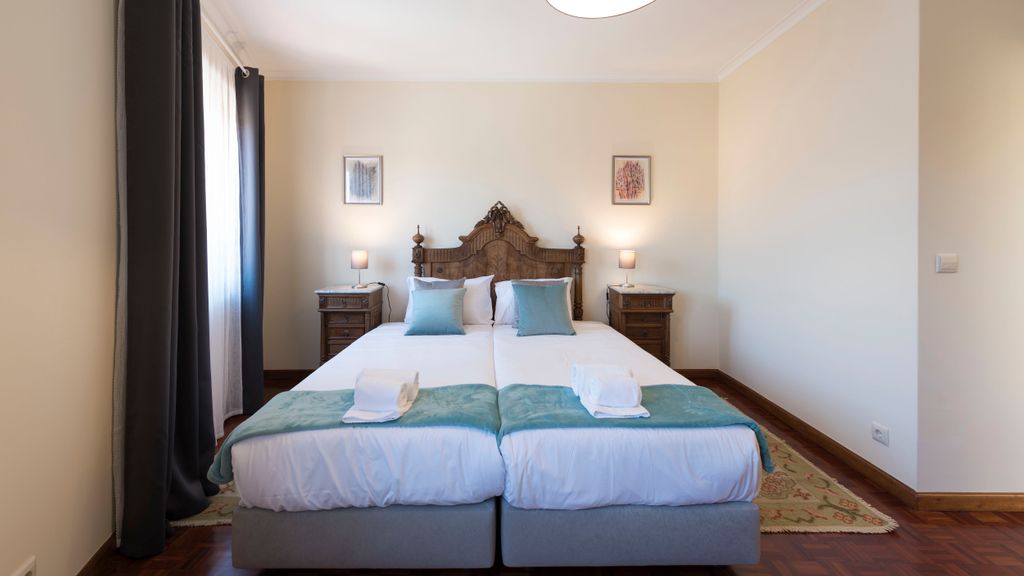 Heritage Collection House w/ 4BR by LovelyStay