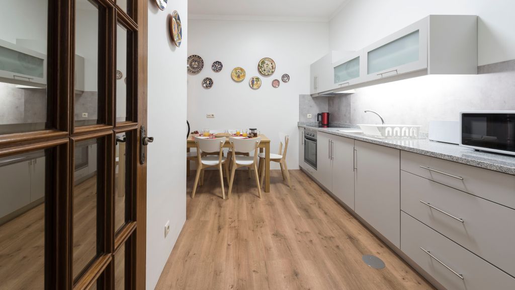 Heritage Collection House w/ 4BR by LovelyStay