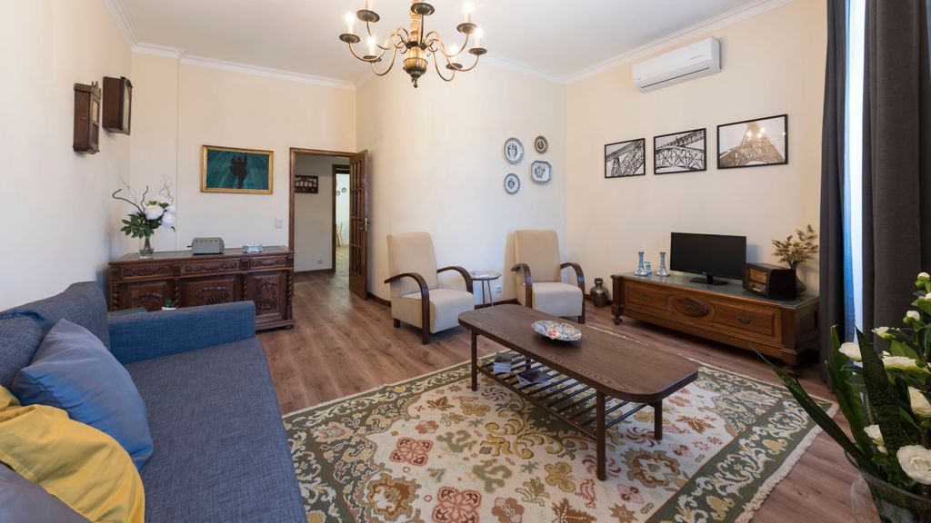 Heritage Collection House w/ 4BR by LovelyStay