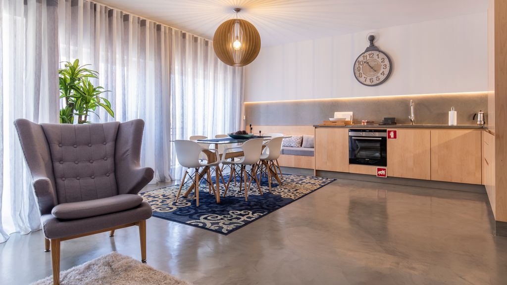 Sunshine Residence in Graça by LovelyStay