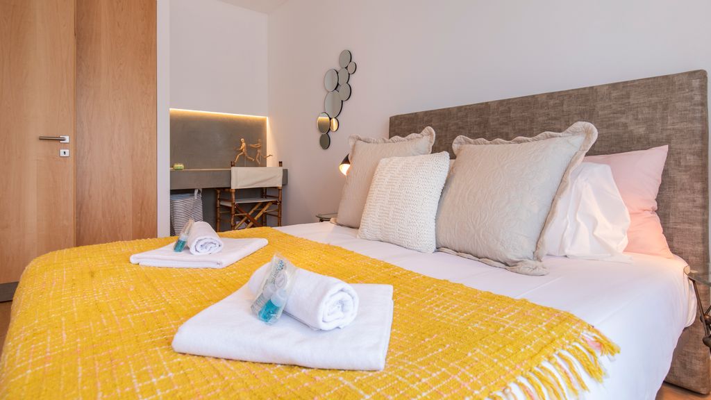 Sunshine Residence in Graça by LovelyStay