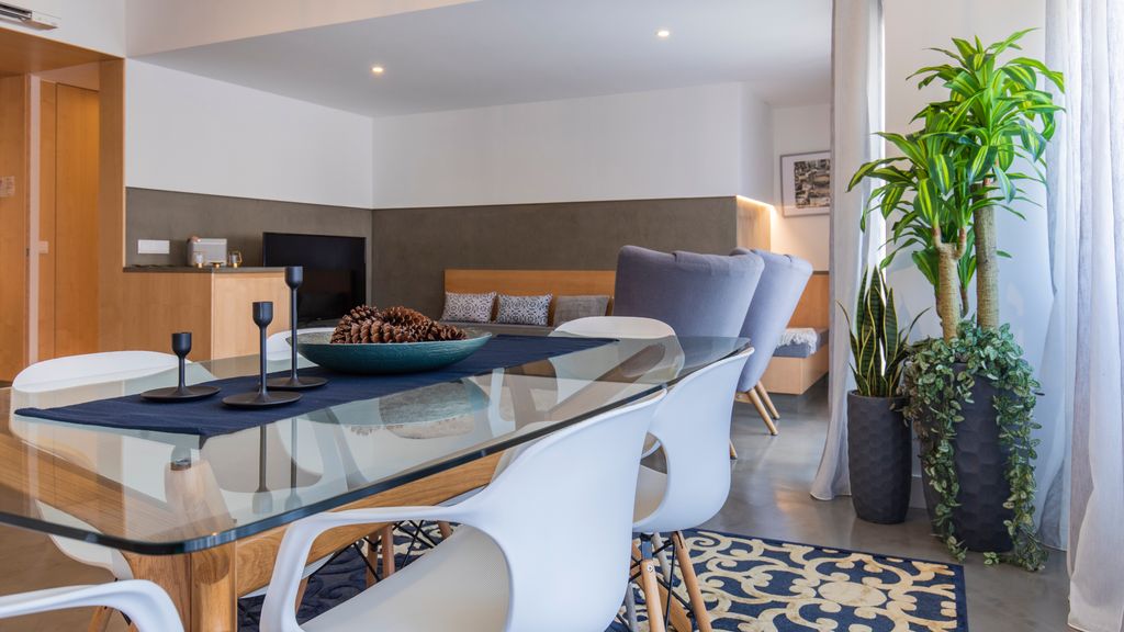 Sunshine Residence in Graça by LovelyStay