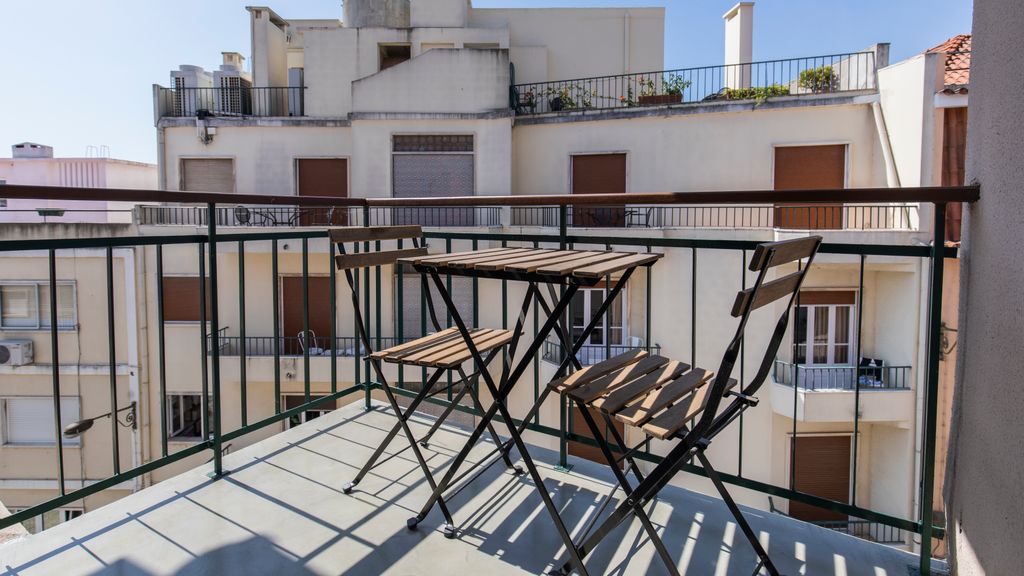 Sunshine Residence in Graça by LovelyStay