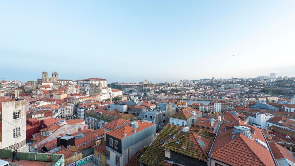 Porto Hidden Living W/ Backyard by LovelyStay