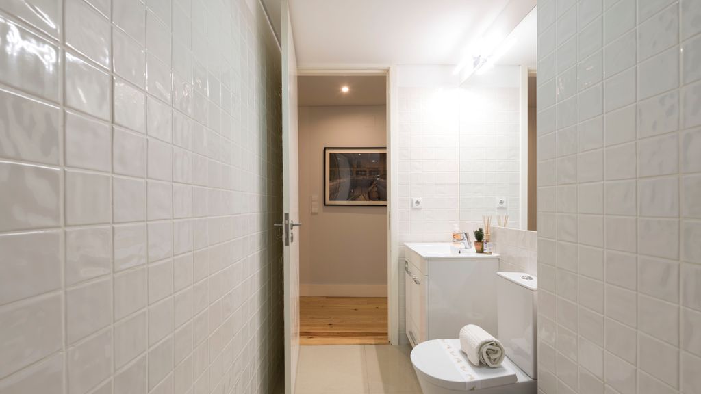 Porto Hidden Living W/ Backyard by LovelyStay