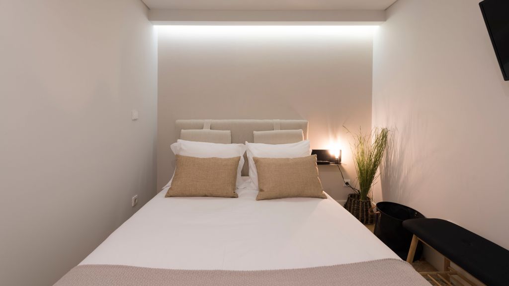 Porto Hidden Living W/ Backyard by LovelyStay