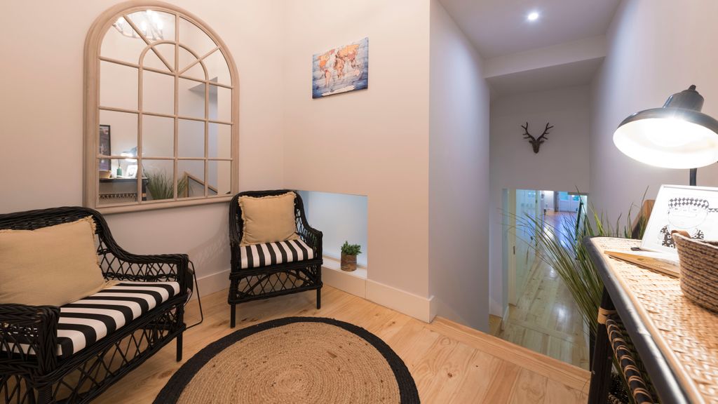 Porto Hidden Living W/ Backyard by LovelyStay