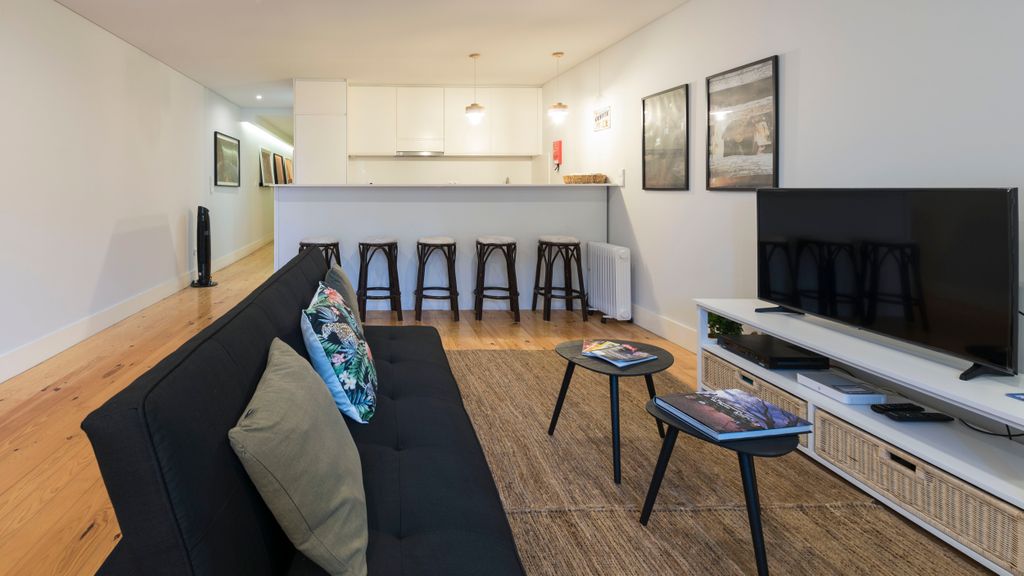 Porto Hidden Living W/ Backyard by LovelyStay