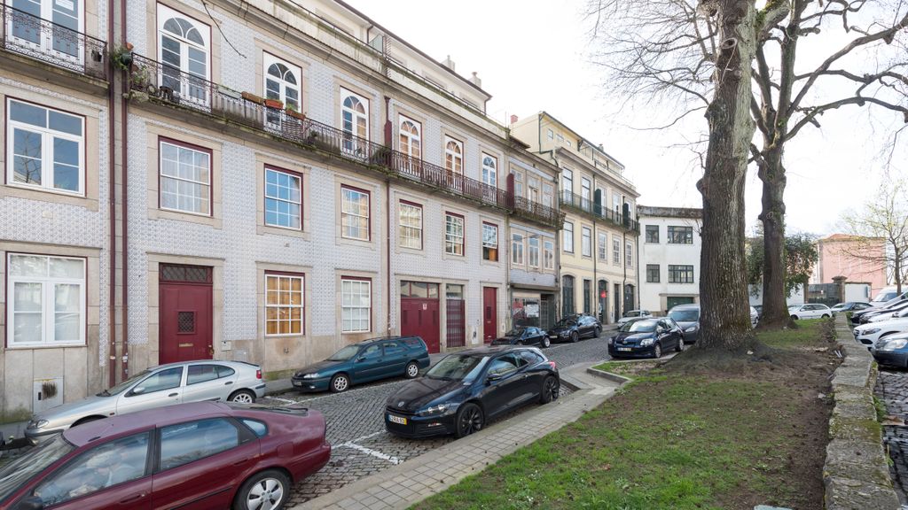 Porto Getaway Duplex - Free Parking by LovelyStay