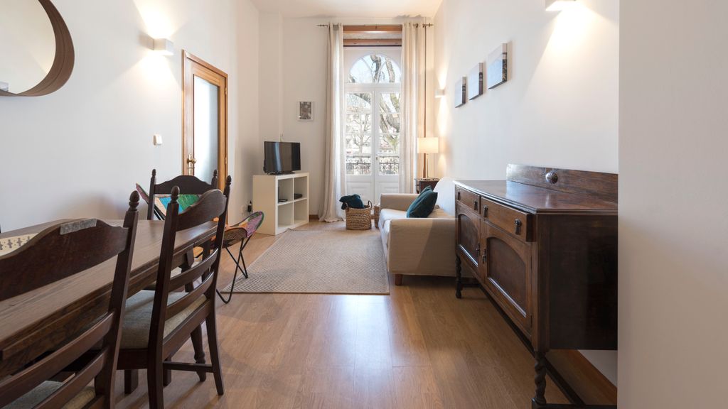 Porto Getaway Duplex - Free Parking by LovelyStay