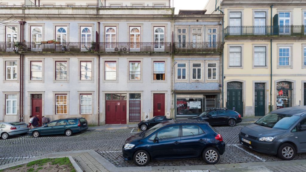 Porto Getaway Duplex - Free Parking by LovelyStay