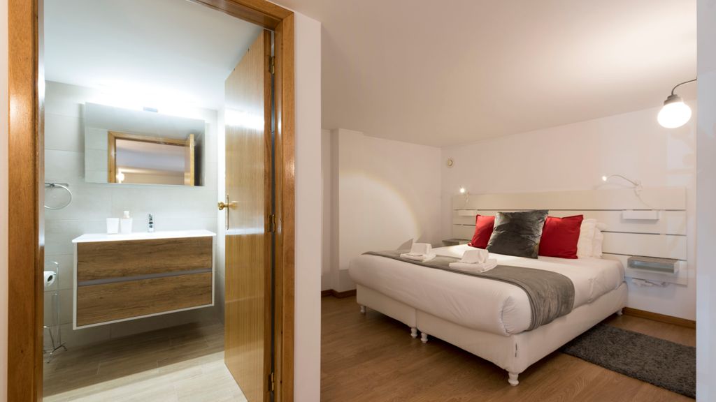 Porto Getaway Duplex - Free Parking by LovelyStay