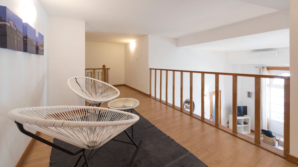 Porto Getaway Duplex - Free Parking by LovelyStay