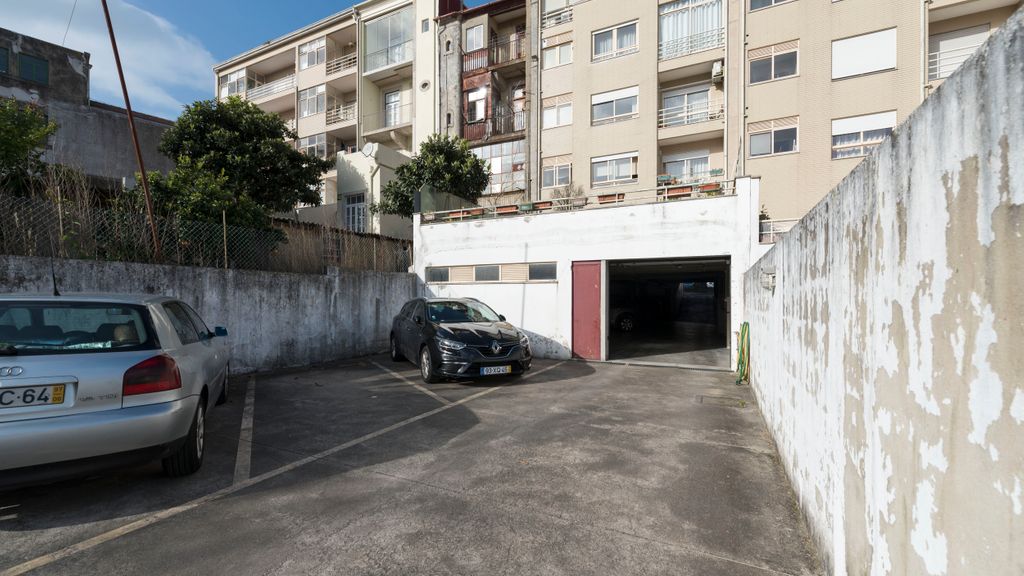 Porto Getaway Duplex - Free Parking by LovelyStay
