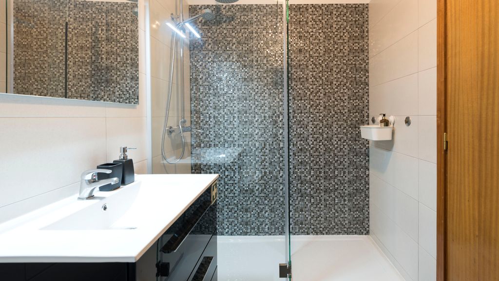 Porto Getaway Duplex - Free Parking by LovelyStay