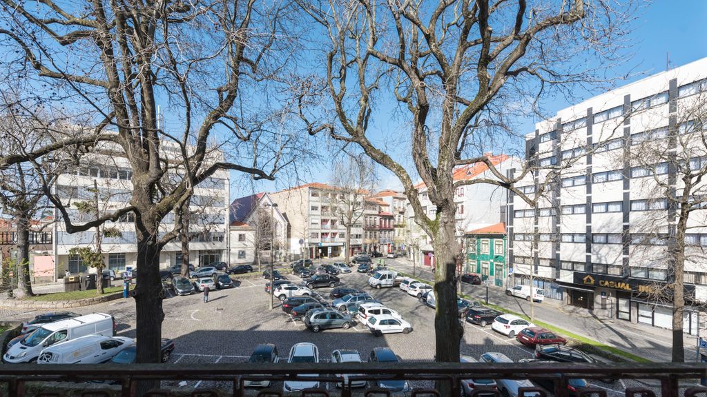 Porto Getaway Duplex - Free Parking by LovelyStay