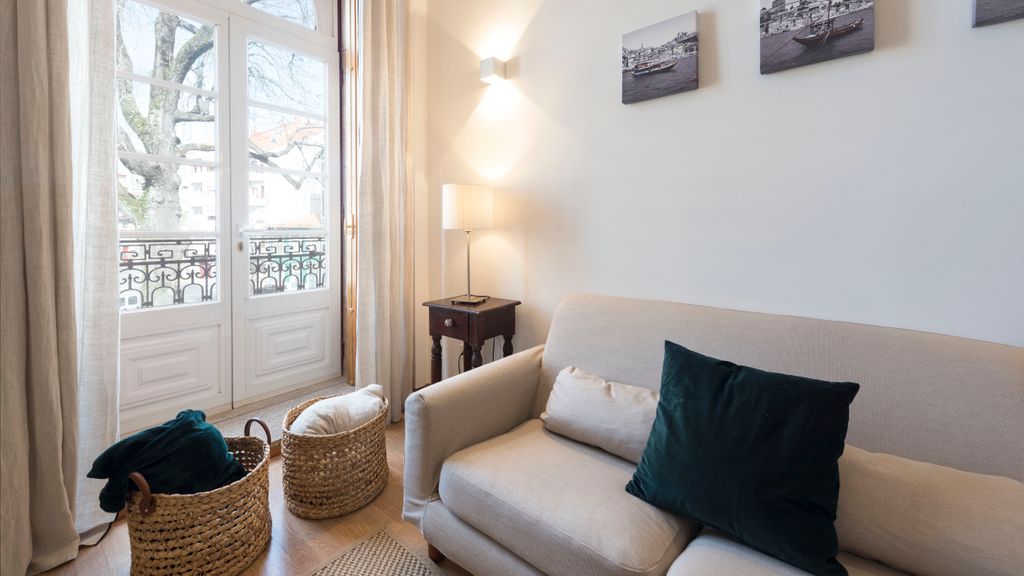 Porto Getaway Duplex - Free Parking by LovelyStay