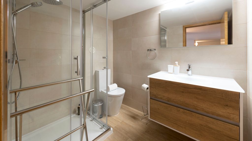 Porto Getaway Duplex - Free Parking by LovelyStay